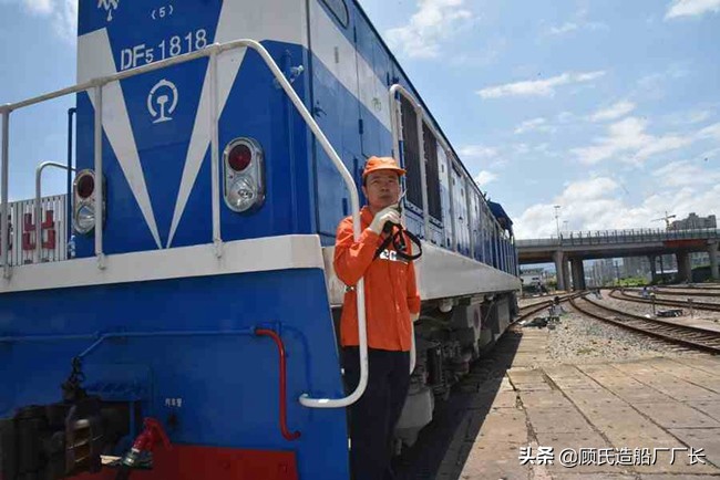 客车进站罐车冲来，记02年2257次旅客列车沈阳站7.17冲突重大事故