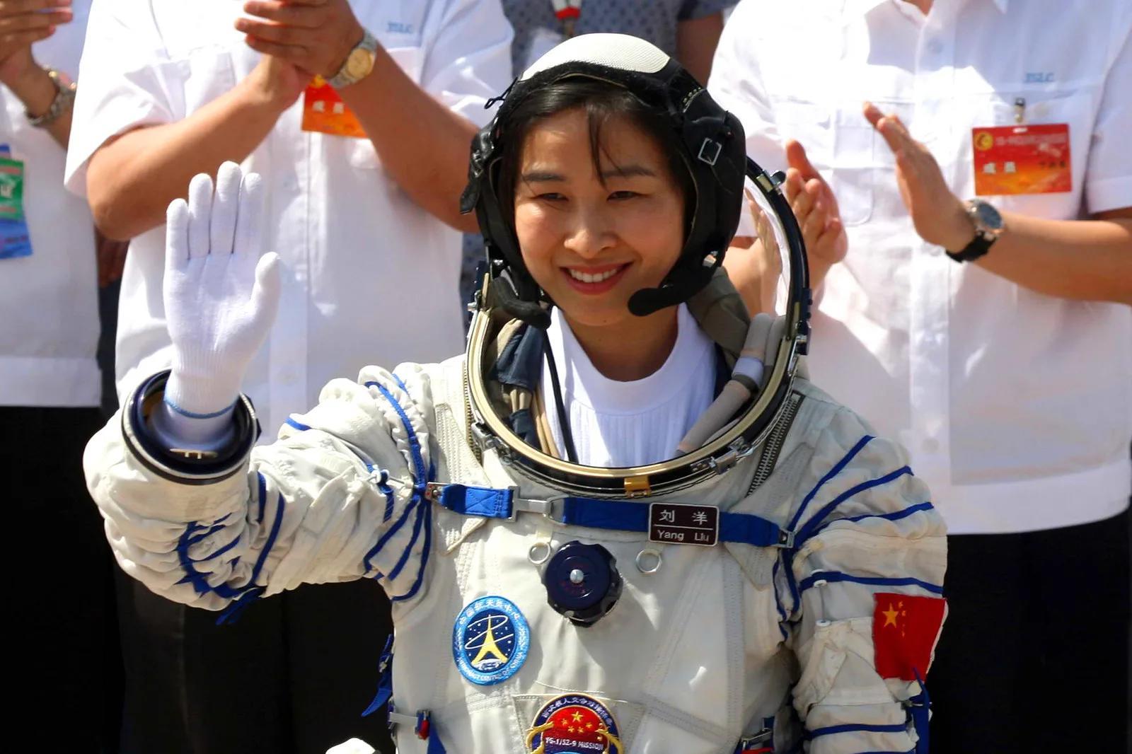 宇航员会出现幻觉吗,宇航员在太空碰撞实验视频