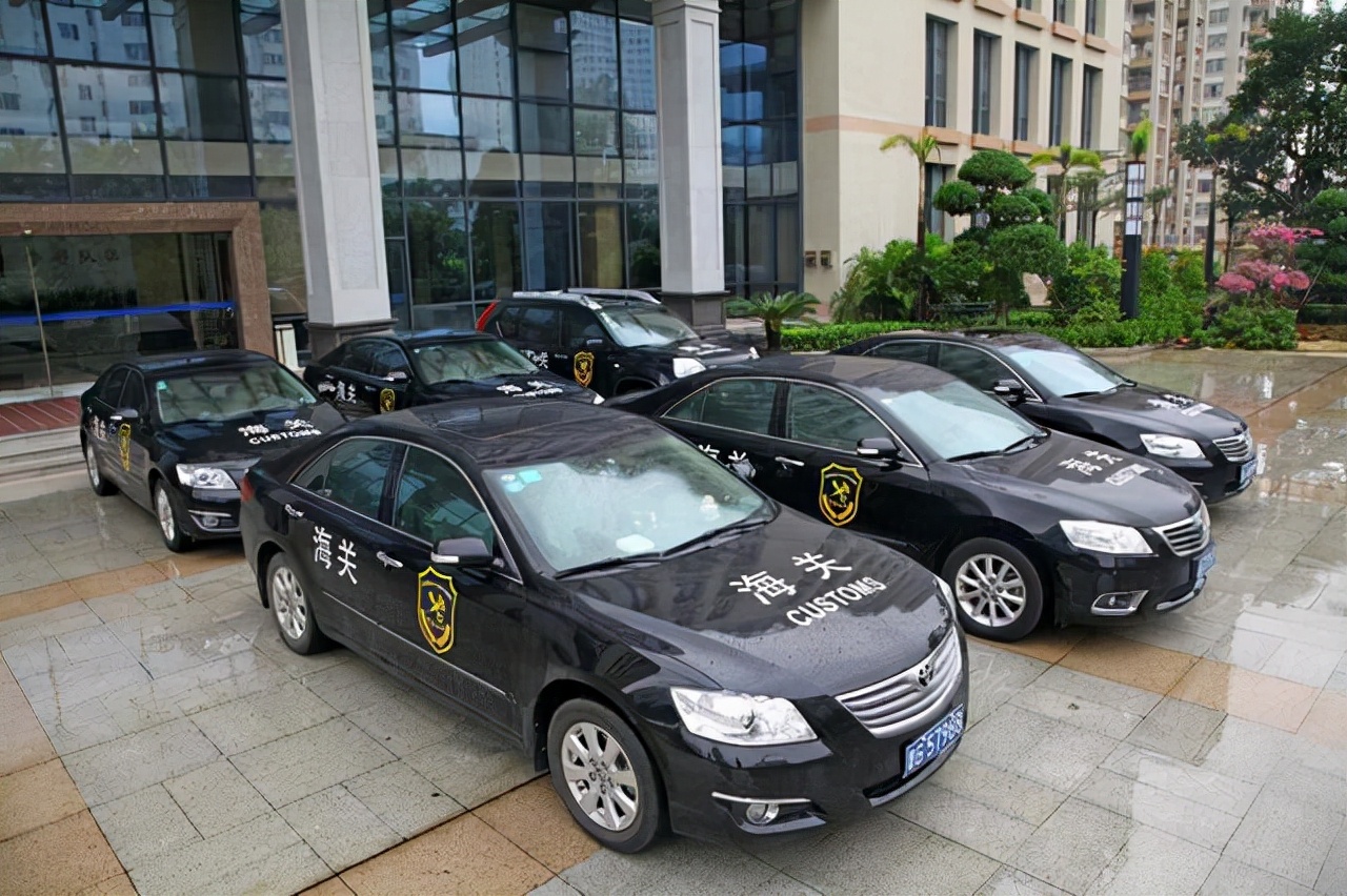 同样是警察,同样是警车为什么美国的警车好看