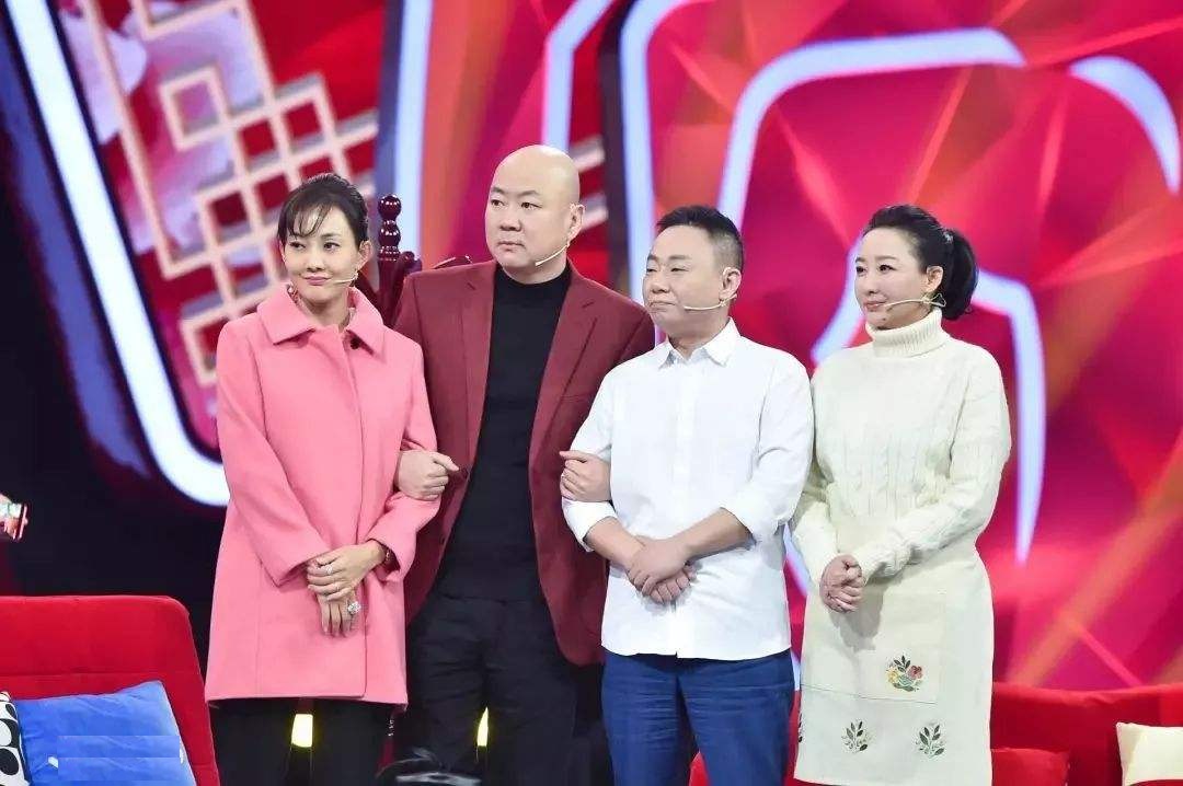 牛莉春晚红色大衣,牛莉春晚大衣图片