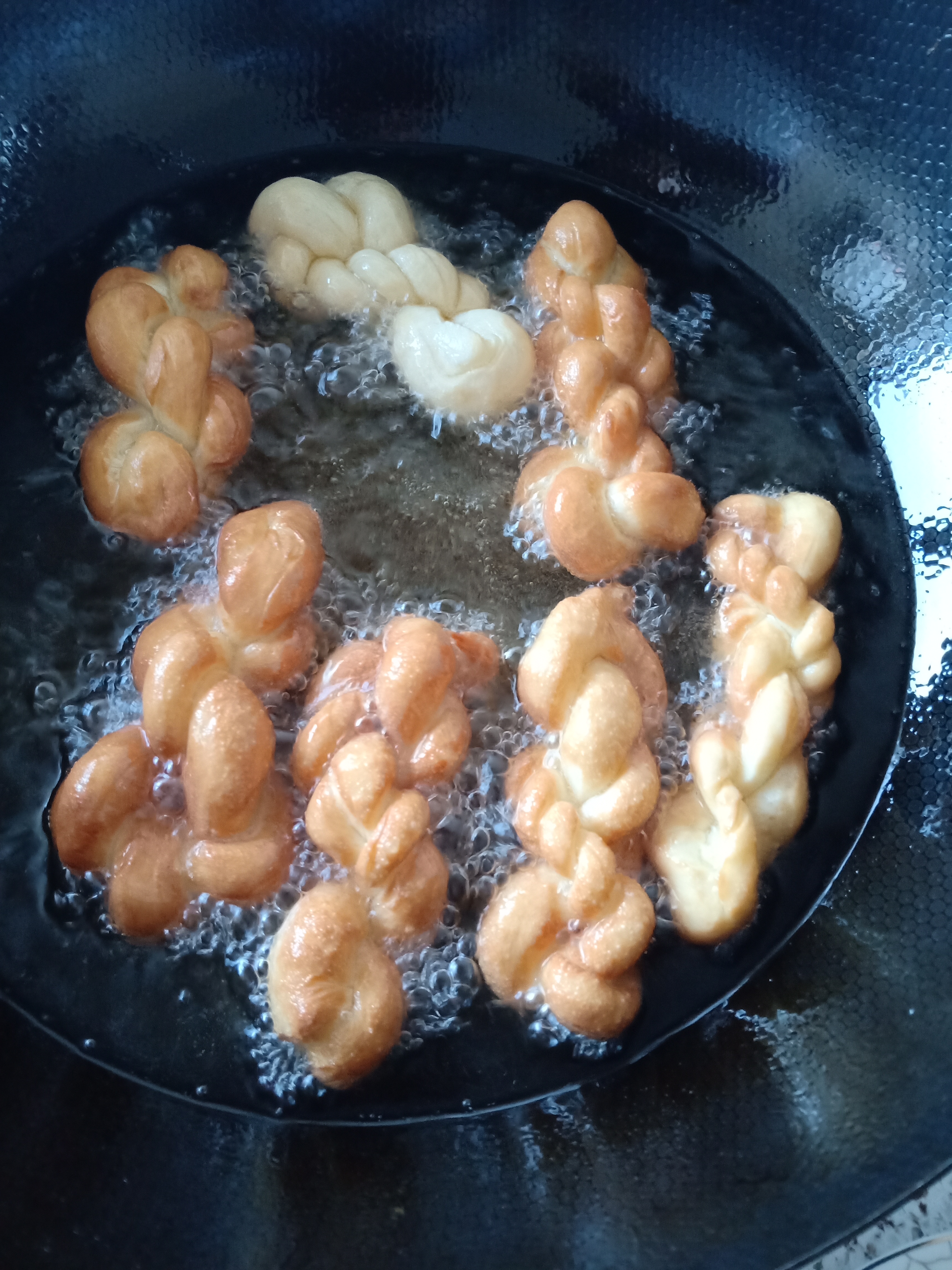 怎样做麻花好吃呢,麻花怎样炸好吃