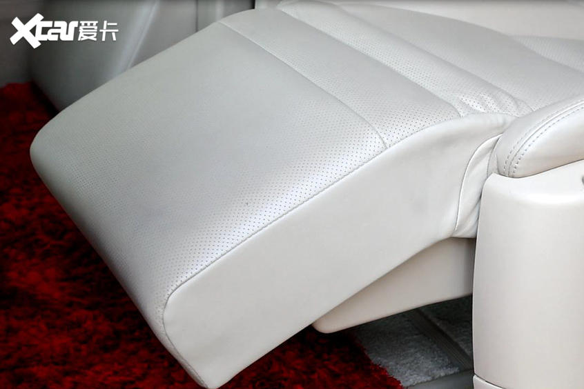 30万买丰田埃尔法,30万不买汉兰达选什么