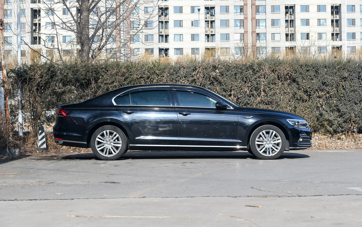 辉腾降价5万是真的吗,大众小辉腾高配