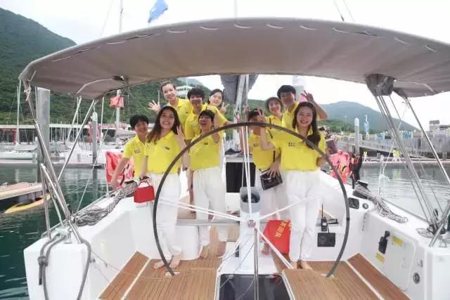 巨邦快乐集结号丨看见了,其中一艘游艇上,是我们的船长大舅哥