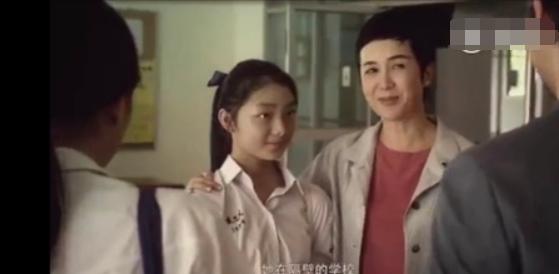 火箭少女101紫宁李紫婷唱歌,火箭少女101成员李紫婷戴手套