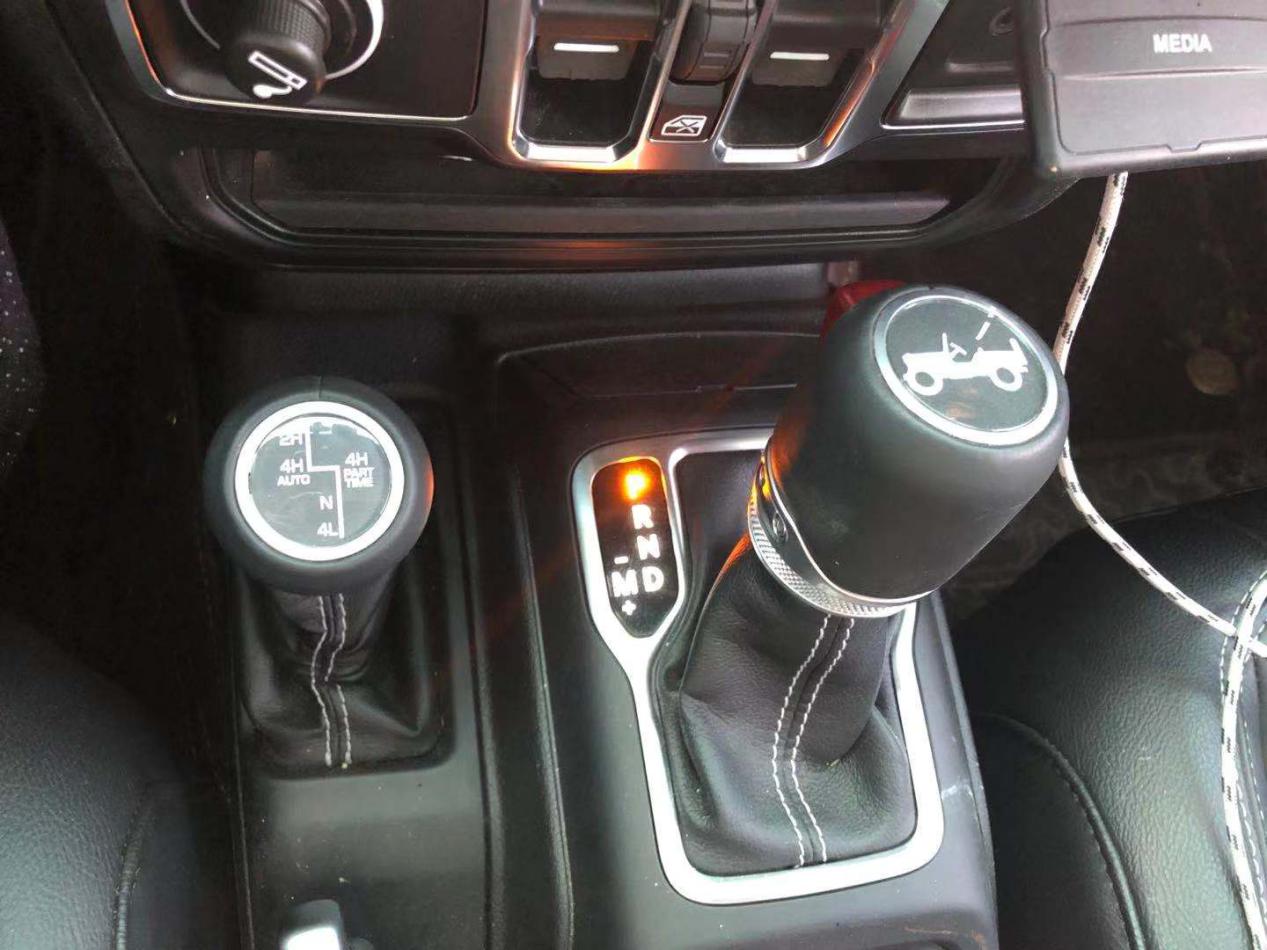 牧马人20万公里了油耗高怎么保养,农村小伙喜提路虎