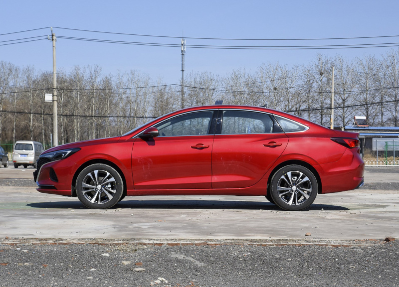 新款逸动火了！路虎工程师操刀，有4层隔音技术，大学生也买得起