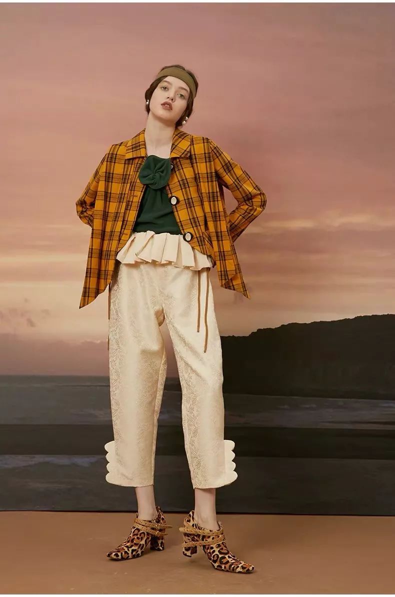 穿上背带裤,校门口保安叔叔都不拦我