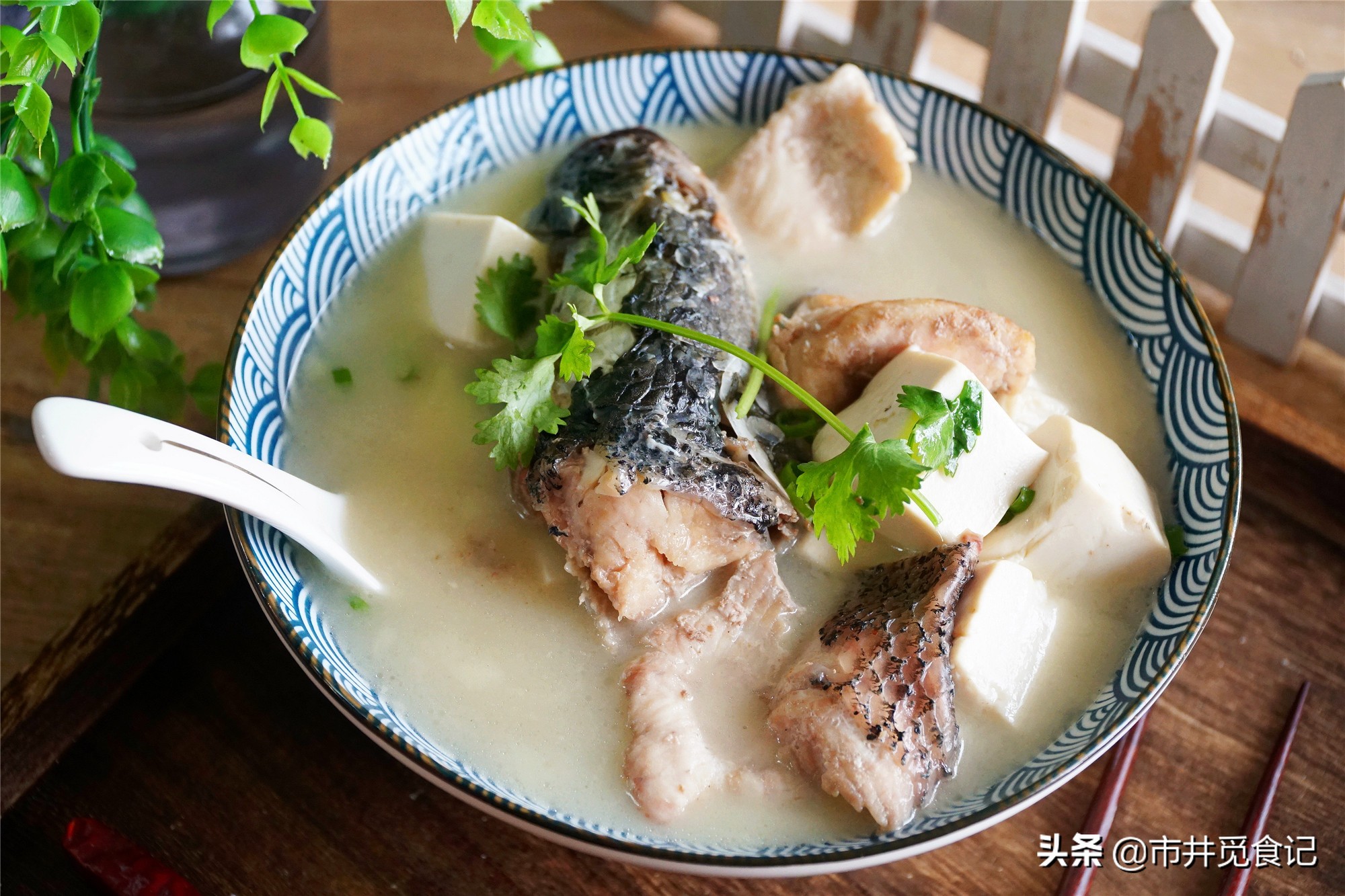 煮鱼汤时什么时候放醋,鱼汤怎样煮才能又浓又白