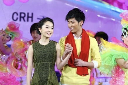 蔡徐坤和成龙和张艺兴,张艺兴蔡徐坤同台合作歌曲