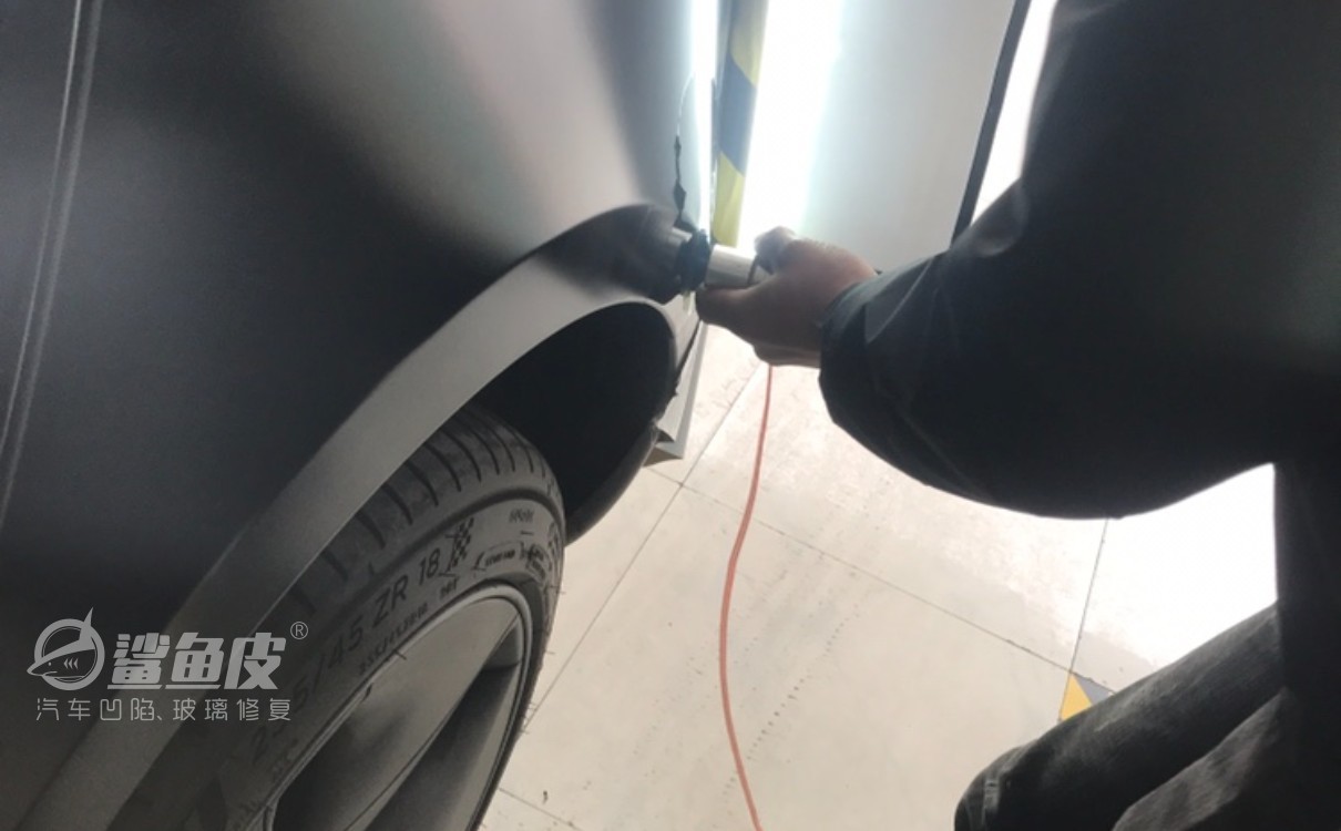 汽车被撞凹进去怎么办,汽车被撞凹陷了怎么拉出来