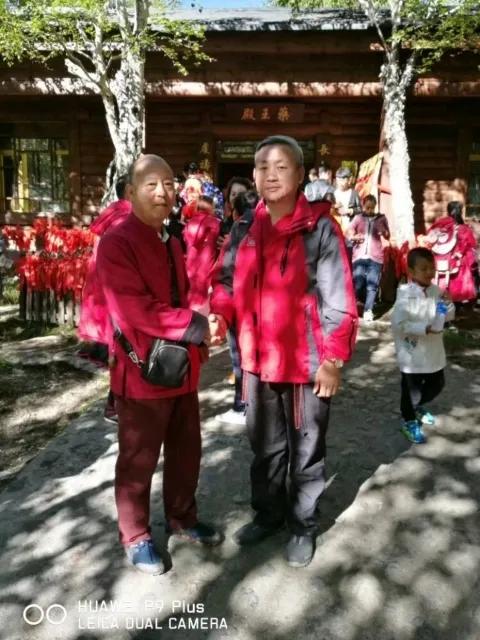 百年*产党共**，香顺正少年