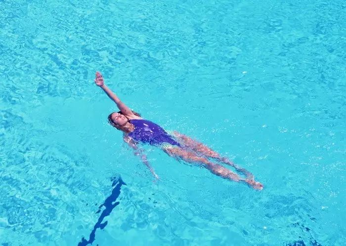 22岁女子游泳,去泳池游泳怎么避免得妇科病