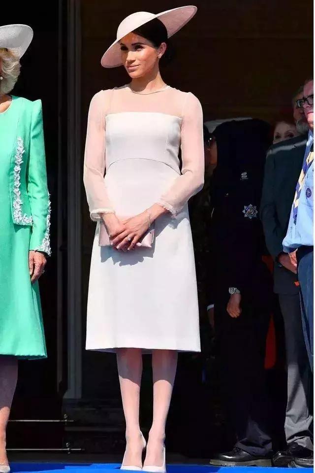 女人爱穿袜子是什么心理,女人爱穿的袜子