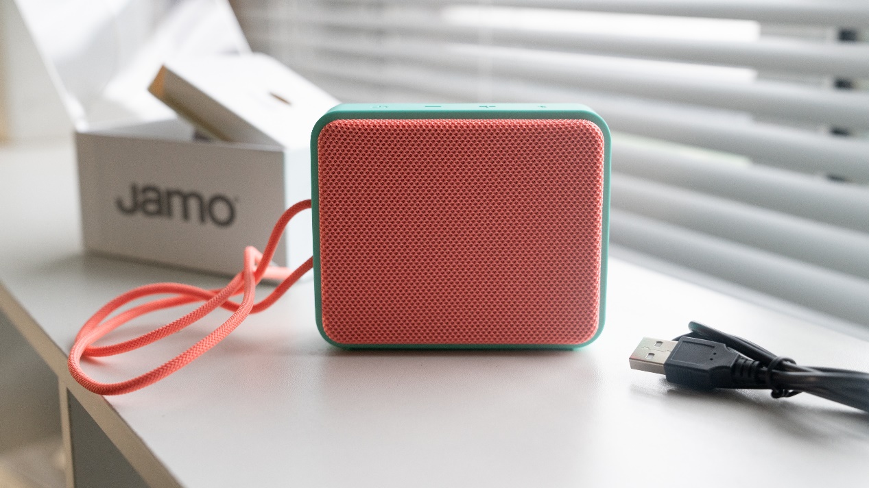 jamo尊宝cub小方盒蓝牙音箱,潮酷蓝牙小音箱尊宝cub开箱