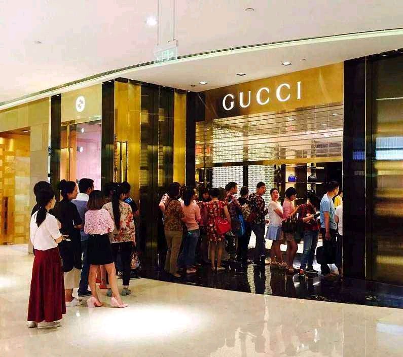 奢侈品在中国销量锐减,奢侈品为什么越卖不出去越涨价