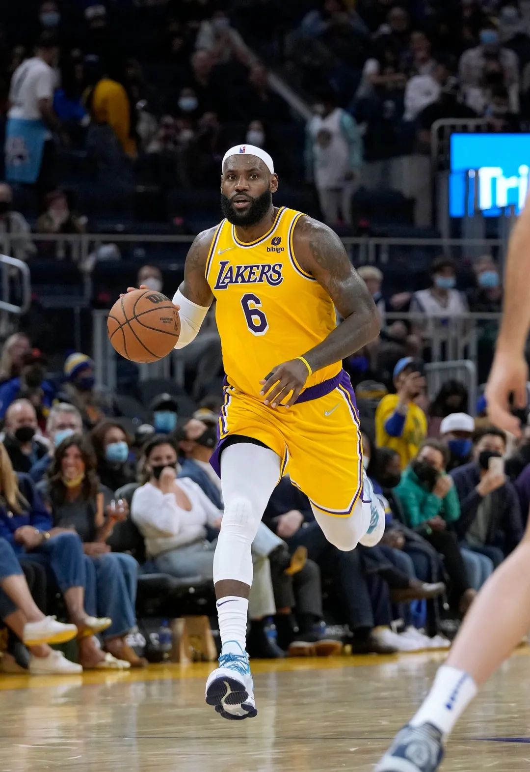 lbj9复刻湖水绿,詹姆斯正代复刻