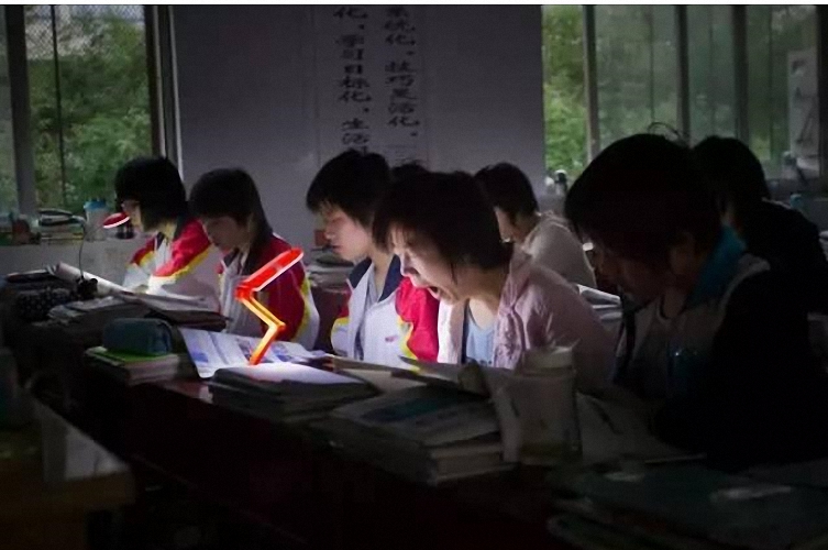 怎样缓解高考孩子的焦虑情绪,高考临近考试焦虑如何缓解