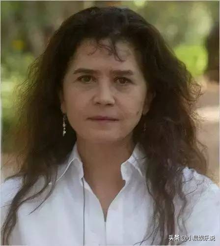 为了让演员表演得逼真，演员给自己施加真实的痛苦，是否人道？