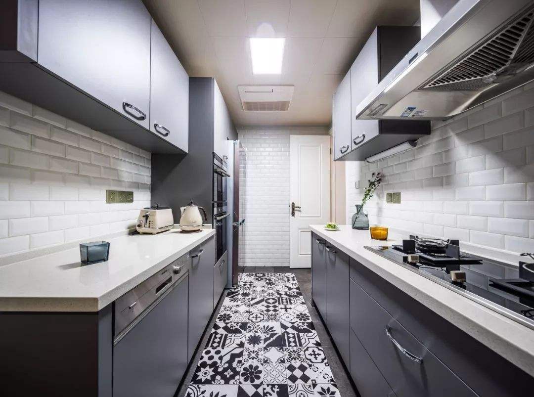 家里的led灯不亮了看图,家里的led灯总是闪不亮怎么办