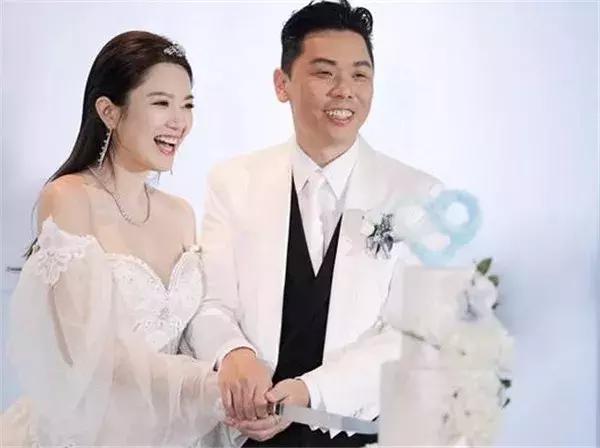 前华姐冠军与老公首次坐高铁工作晒车票自爆有爱的密码