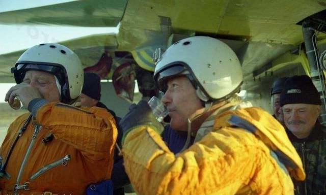 俄罗斯人口分布极不平衡的原因,俄罗斯的人口和面积多少