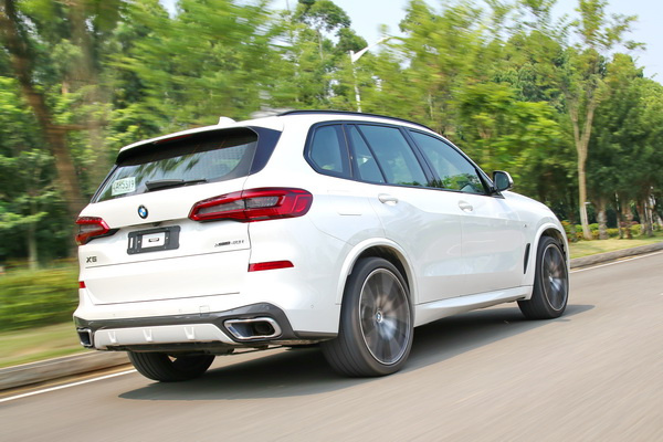 宝马x5深度评测进口f15,宝马x5m黑武士2021款内饰