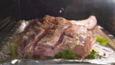 整个羊腿用烤箱烤,新鲜的羊腿用烤箱怎么做烤羊腿