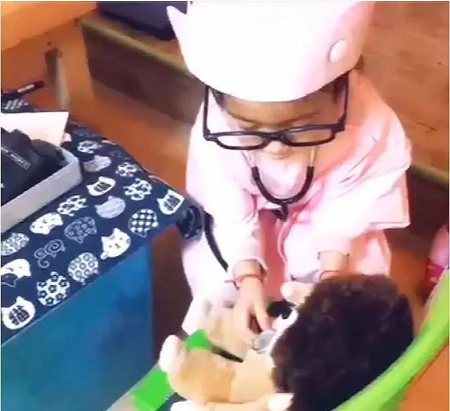 盘点爸爸哄女儿的暖心瞬间,为什么爸爸更容易逗女儿开心