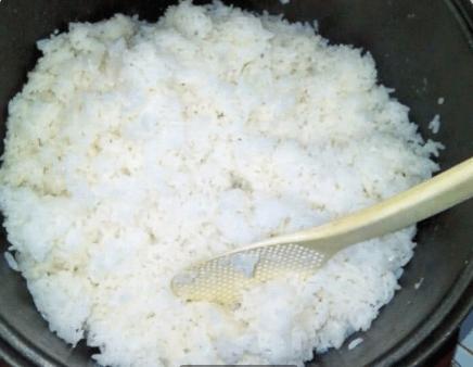 怎么蒸出来的米饭又软又松散,蒸米饭小窍门不糊底