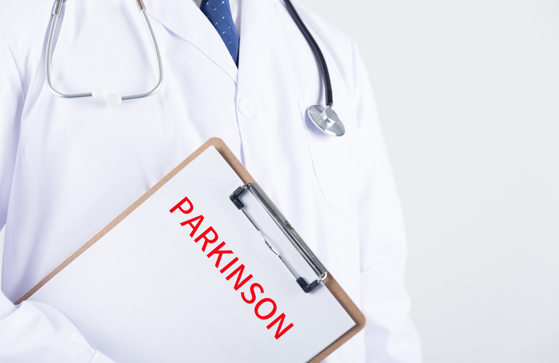 腰椎间盘突出腿走不动是什么原因,腿脚不直正常吗