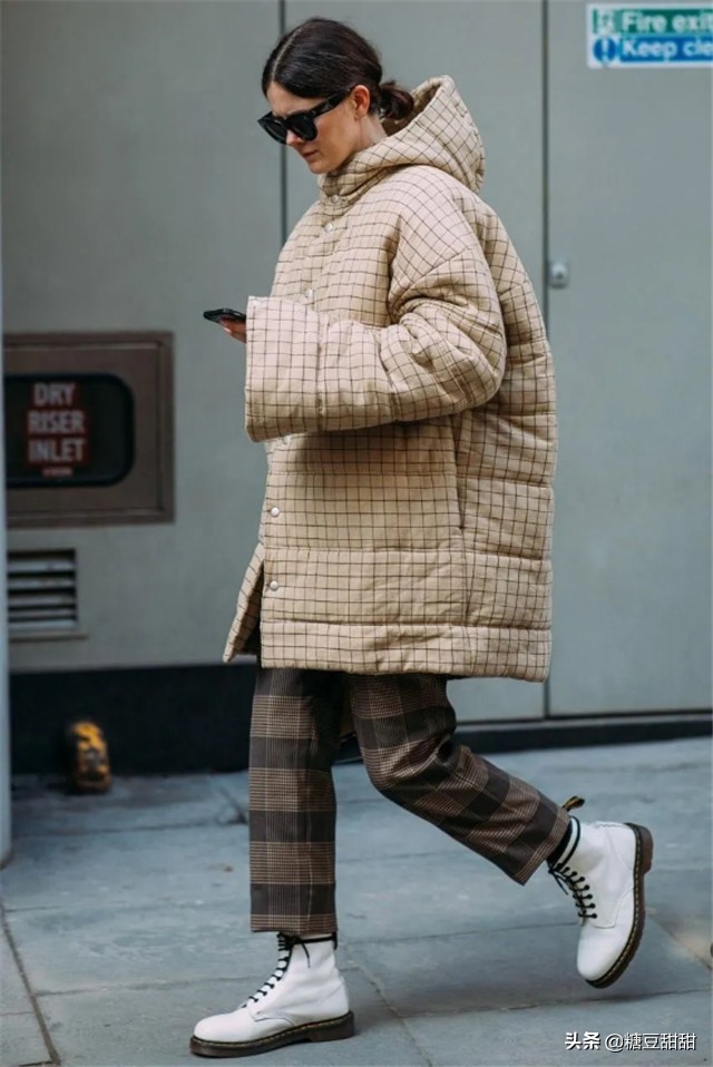 冬天穿大衣搭什么鞋好看,适合冬天搭大衣的单鞋