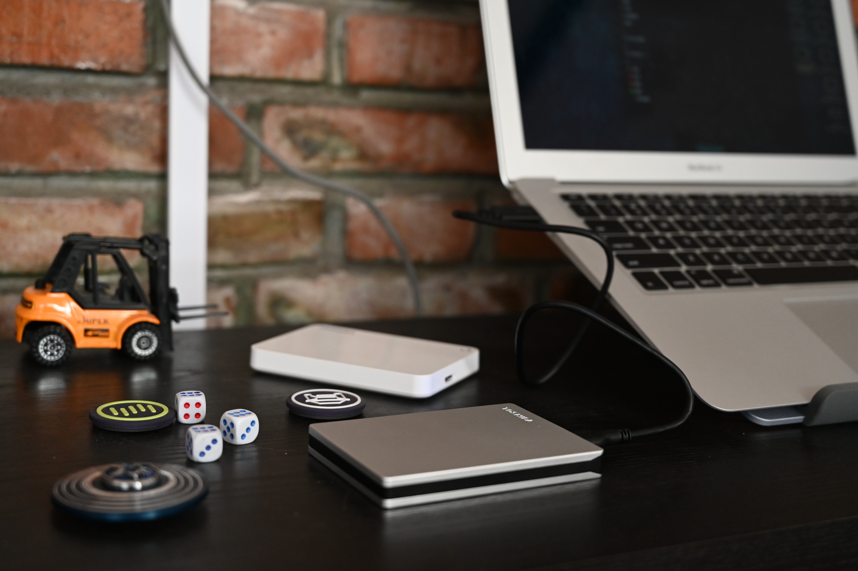 东芝canvioslim硬盘分几个系列,东芝canvioslim是机械还是固态