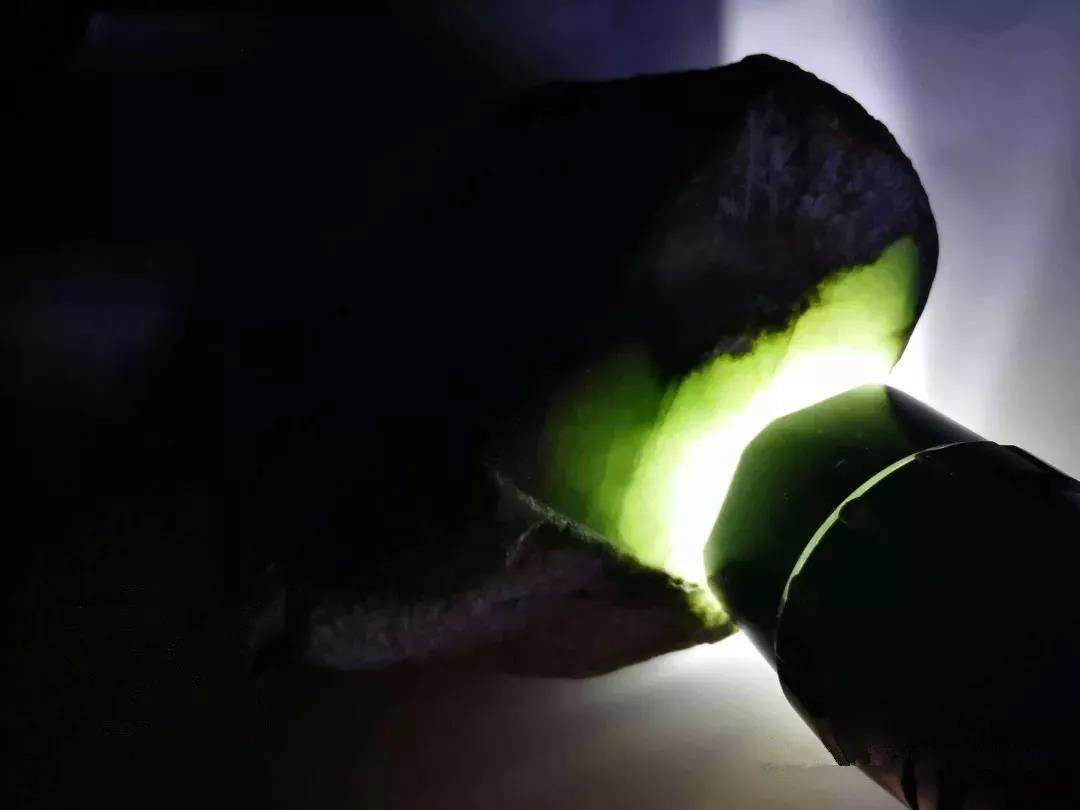 老梁讲的赌石是真的吗,老梁讲解翡翠的鉴定