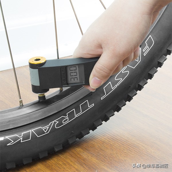 自行车轮胎的压力,汽车轮胎压力和公路自行车胎压力