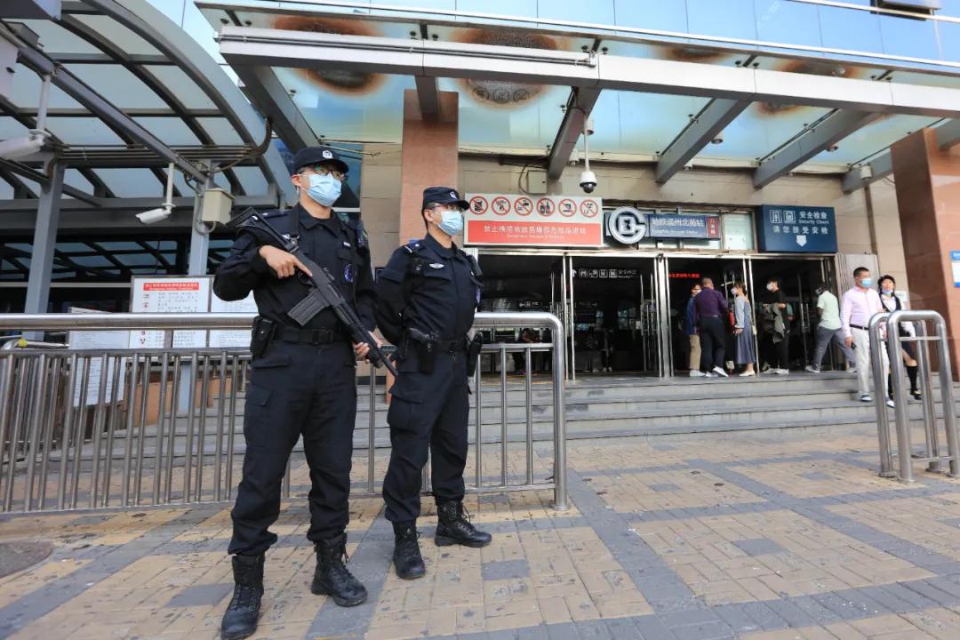 民警在岗位上祝福祖国繁荣昌盛,祝福祖国的守护者平安快乐