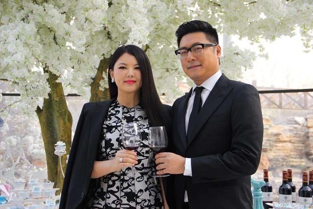 李湘的行头,李湘高调现身气场十足