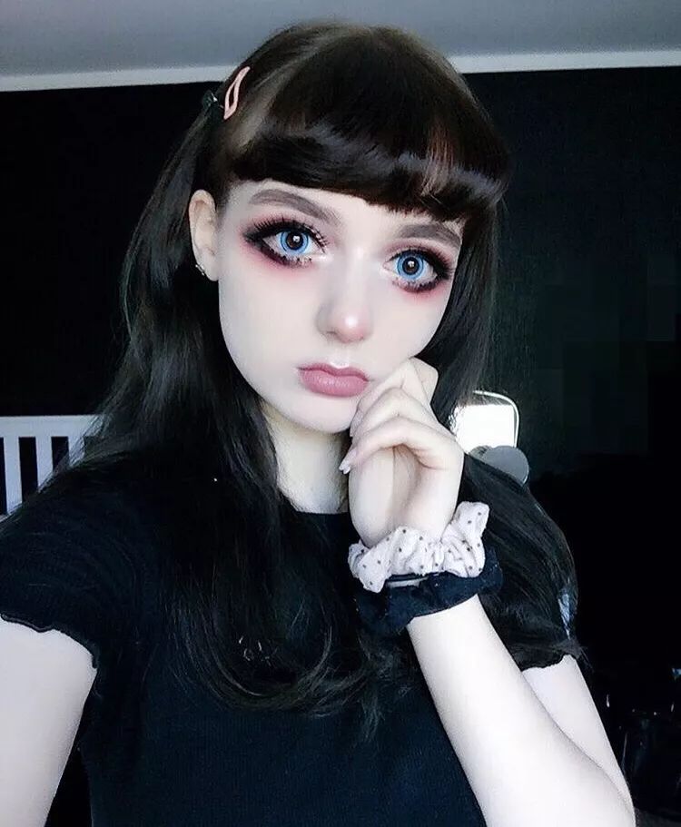 女孩酷似迪丽热巴!还是个日本JK制服爱好者