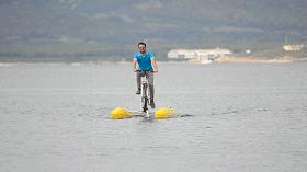 可以轻功水上漂的自行车,让自行车在水上骑行用的东西