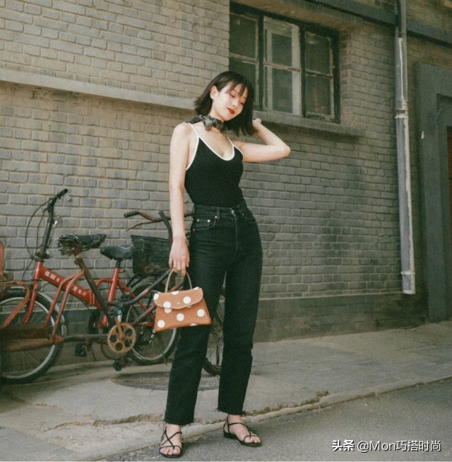 丝巾有几种戴法视频,春天的丝巾流行这样系