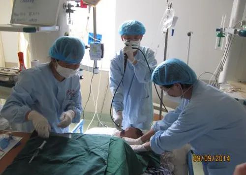 挺身担重任尽职为重症——记曲靖市第二人民医院重症医学科主任缪建章