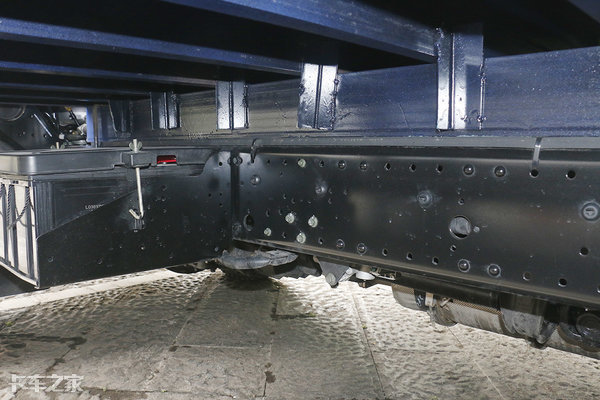 福田奥铃6.8米220马力,奥铃福康160马力8档变速箱