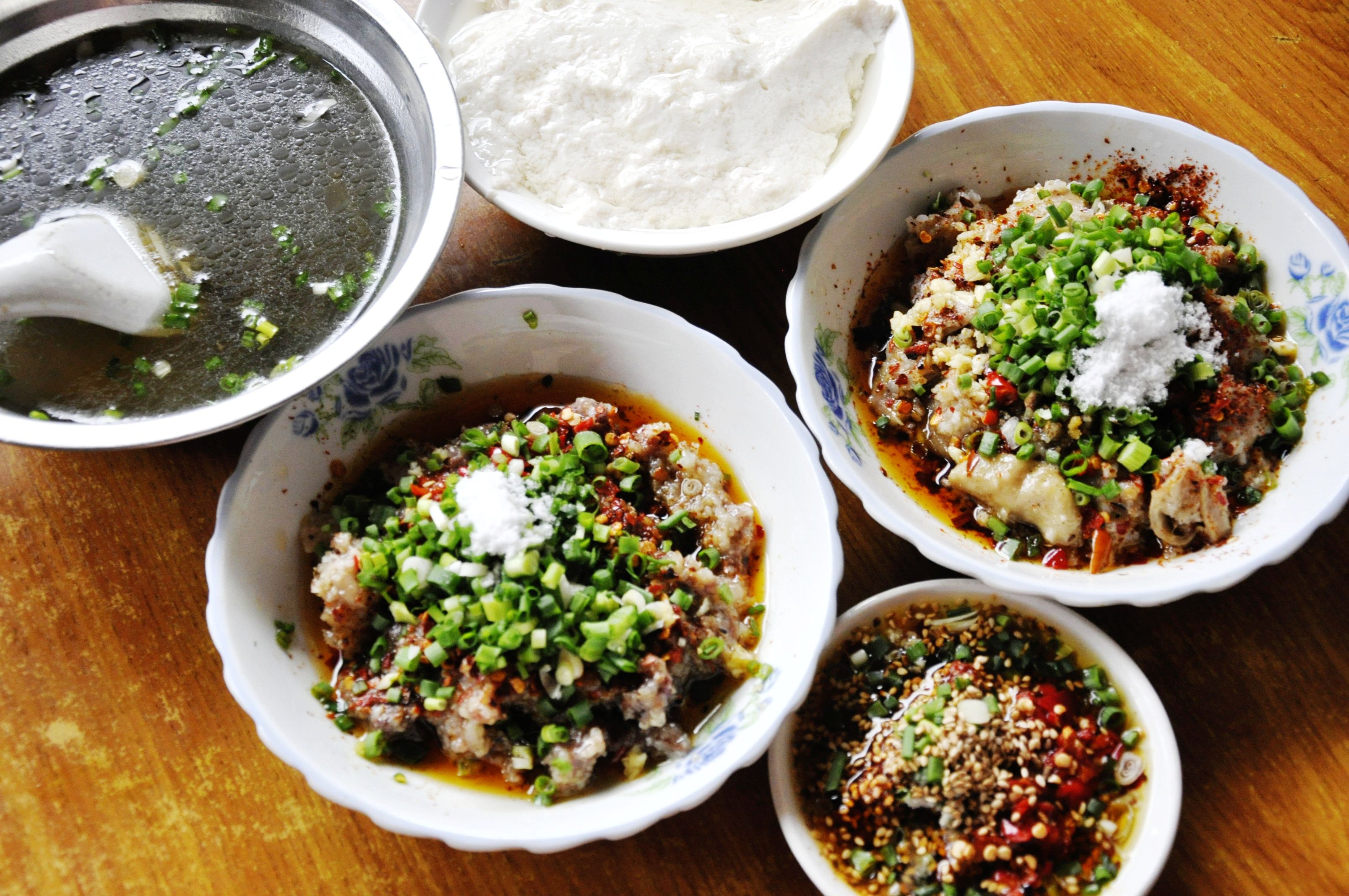 牛佛烘肘吃出梁山好汉的气魄