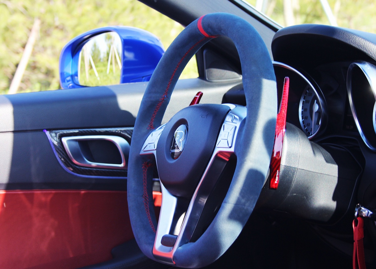 换上劳斯莱斯轮毂的巴博斯26SC，全身散发出高贵的气质