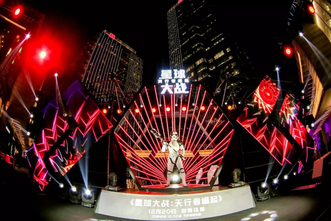 为了让你过好圣诞，他们把全世界搬进了购物中心