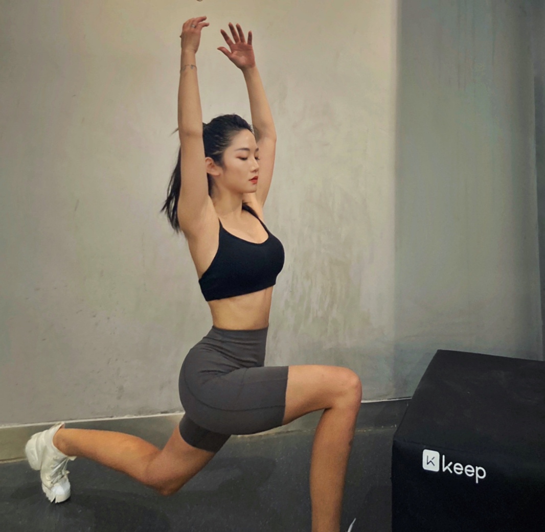 30岁改行做了瑜伽教练,90后美女辞掉教师工作