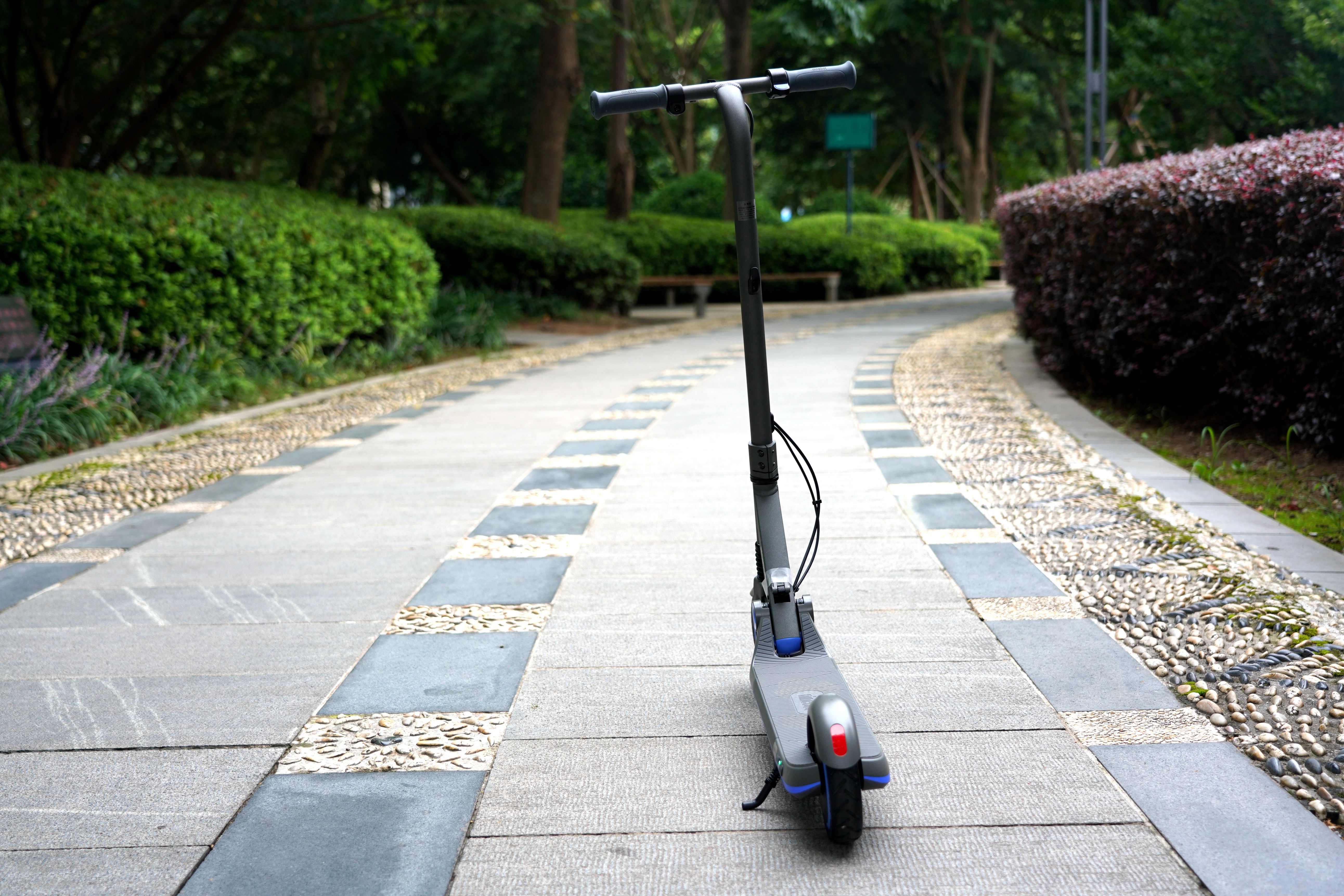 很不简单的玩具,九号儿童电动滑板车e10如何折叠