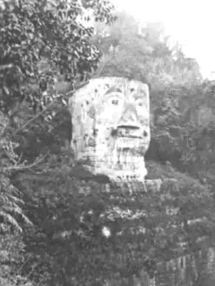 乐山大佛是因为洪水修建的吗,乐山大佛脚被水淹没奇观出现