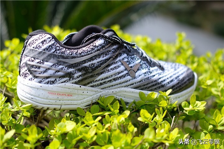 飞云a922评测,羽毛球鞋排行榜前十名中羽