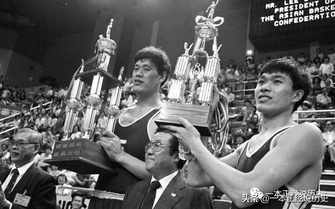 中国男篮和中国男足谁会走出困境,曾经中国男篮有多强